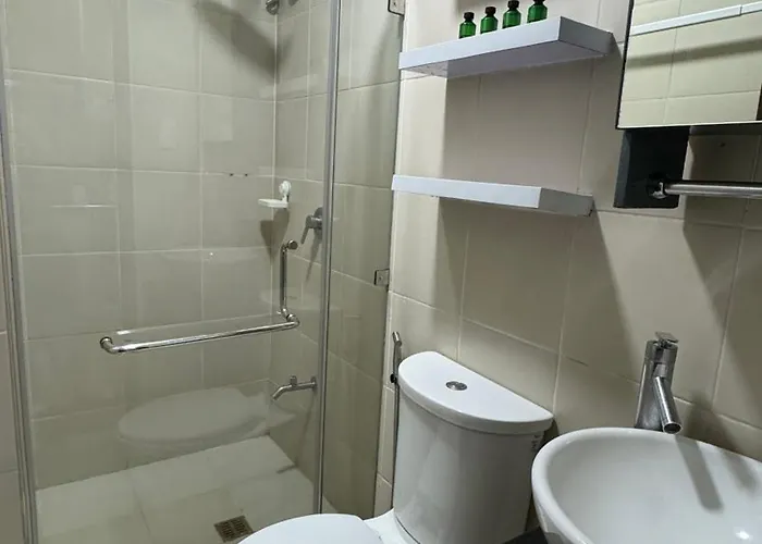 Toby's Crib At San Lorenzo Place * Manila
